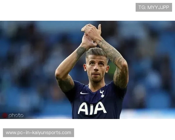 昔日热刺铁卫阿尔德韦雷尔德退役不褪色开启文体双栖人生新篇章 昔日热刺铁卫阿尔德韦雷尔德退役不褪色开启文体双栖人生新篇章