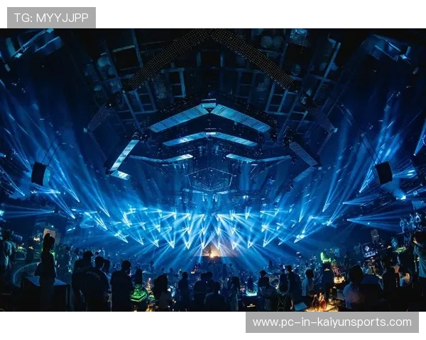 格斗俱乐部夜赛爆满，气氛堪比摇滚演唱会