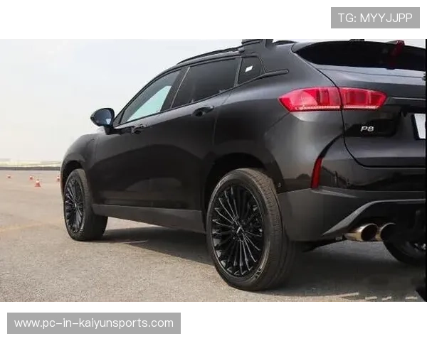 赛车车胎冒烟却仍在加速——极限与激情的燃烧时刻