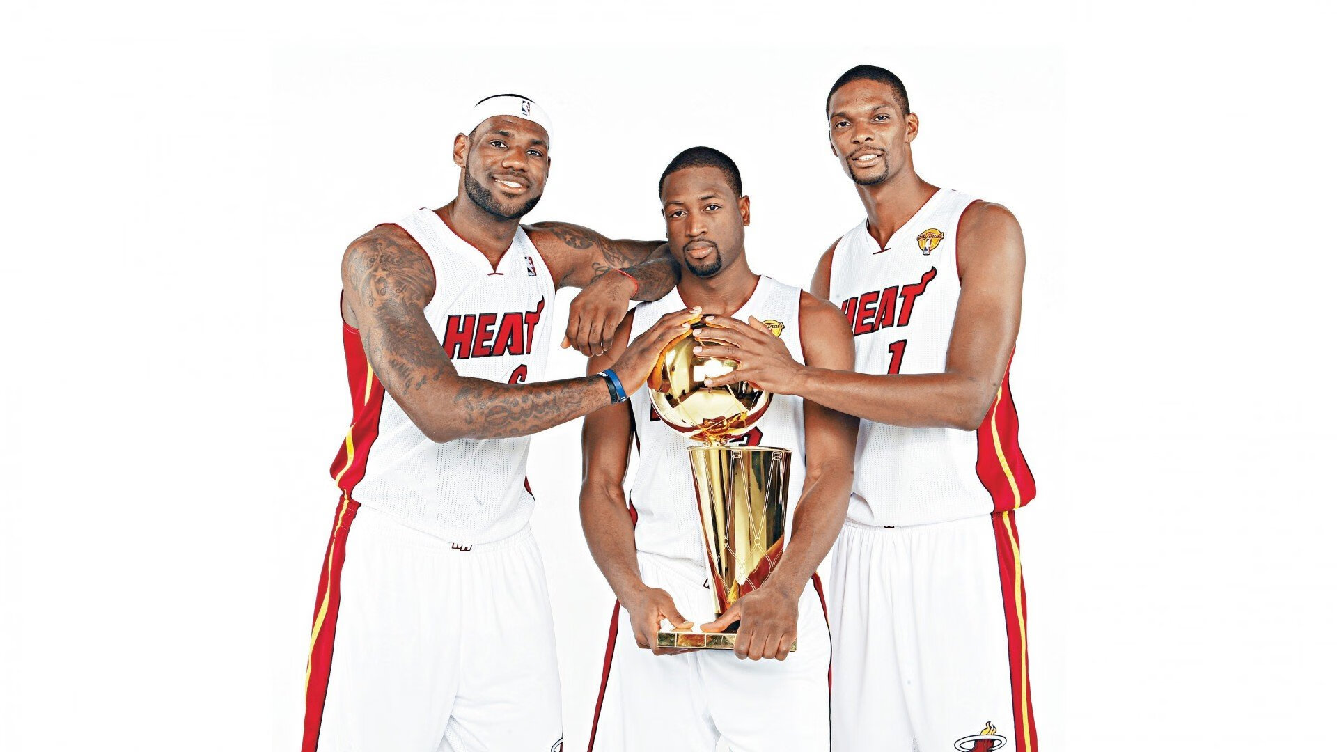 国际体联世界杯上海站开赛 中国体操男团首日排名第一，体操世界杯分站赛